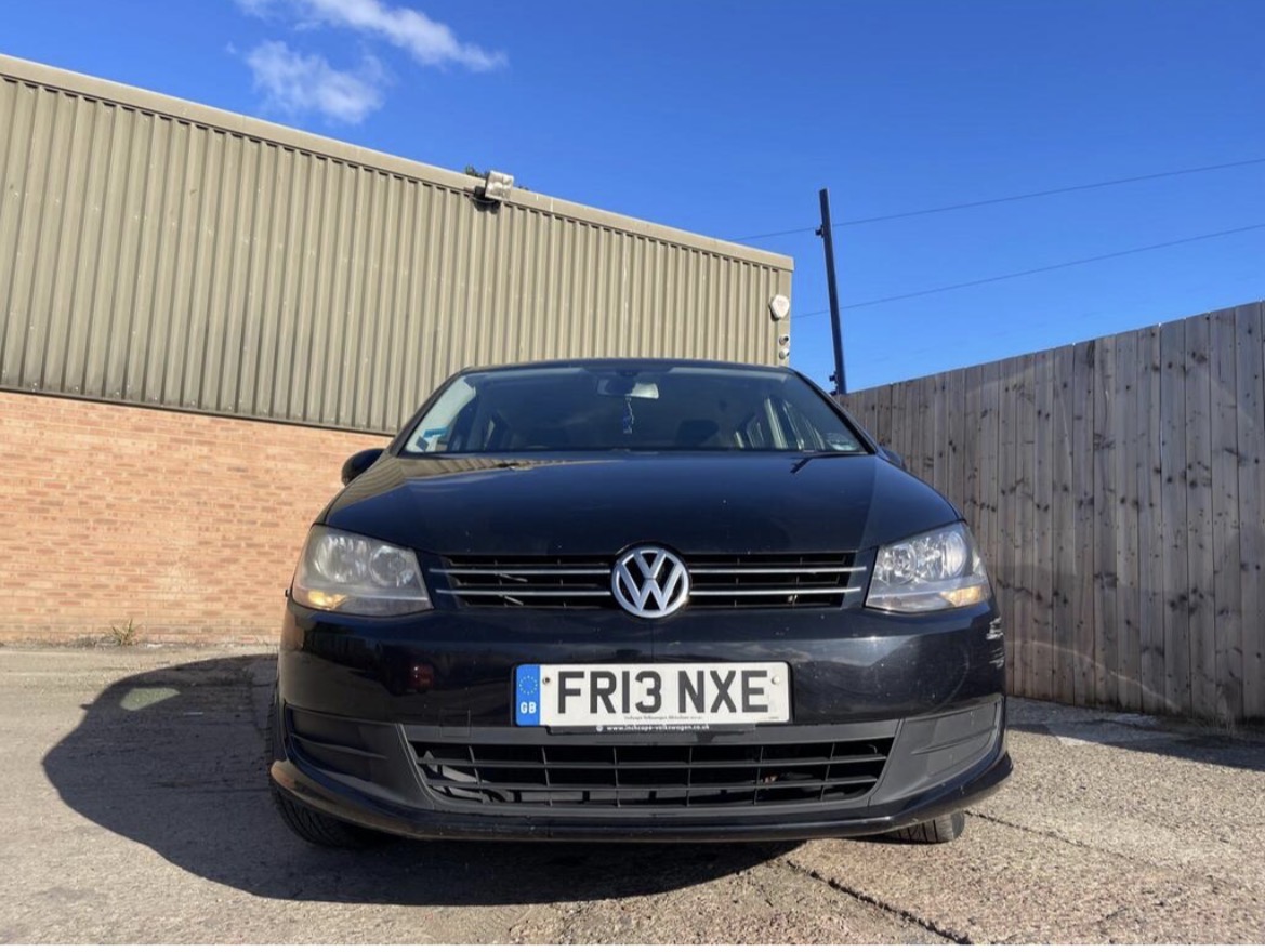 2013 VOLKSWAGEN Volkswagen Sharan 2.0 TDI BlueMotion Tech S Volkswagen Sharan 2.0 TDI BlueMotion Tech S view 2