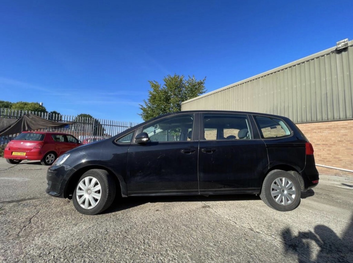 2013 VOLKSWAGEN Volkswagen Sharan 2.0 TDI BlueMotion Tech S Volkswagen Sharan 2.0 TDI BlueMotion Tech S view 4