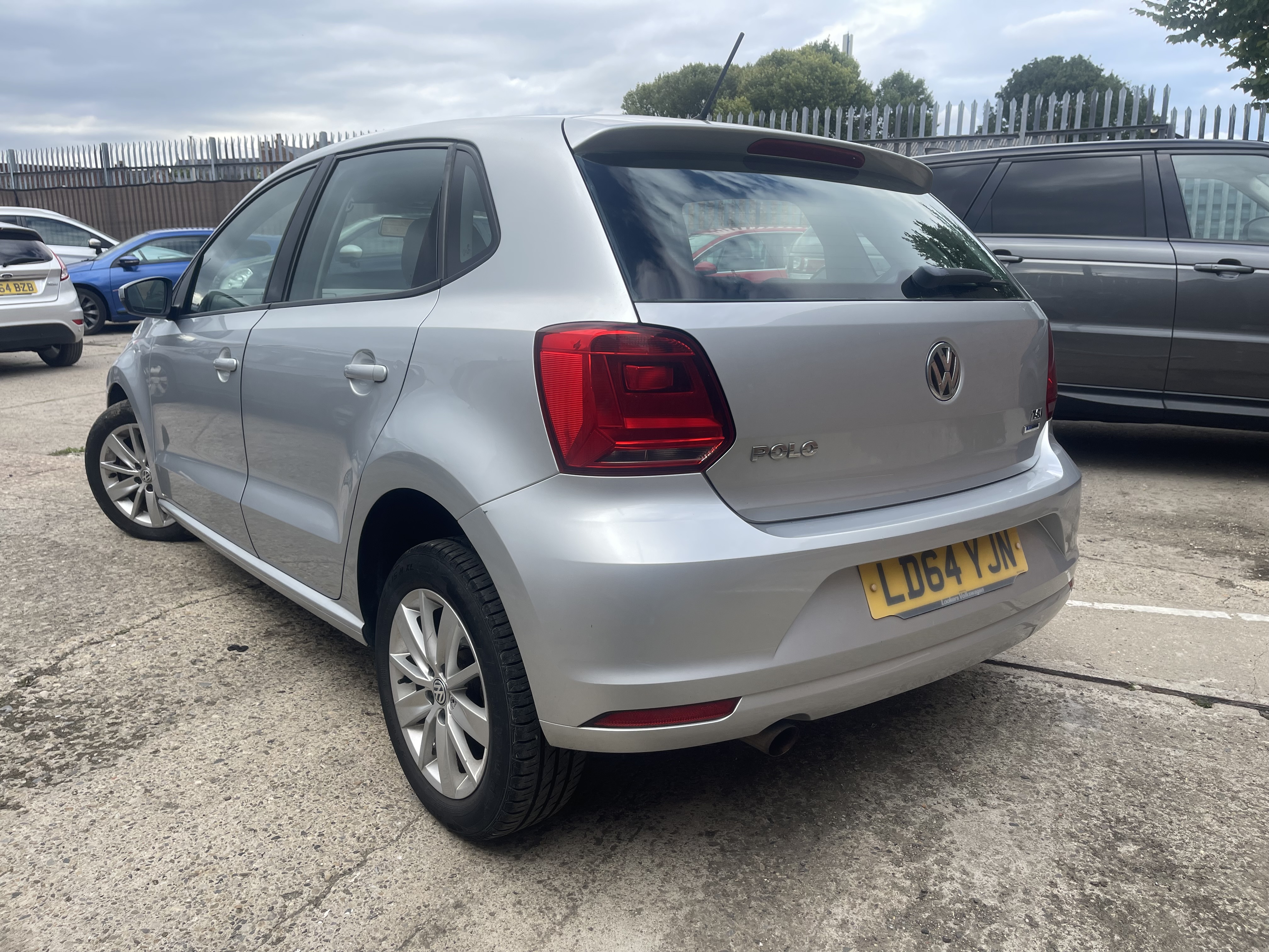2014 VOLKSWAGEN Volkswagen Polo 1.2 TSI BlueMotion Tech SE DSG Volkswagen Polo 1.2 TSI BlueMotion Tech SE DSG view 4