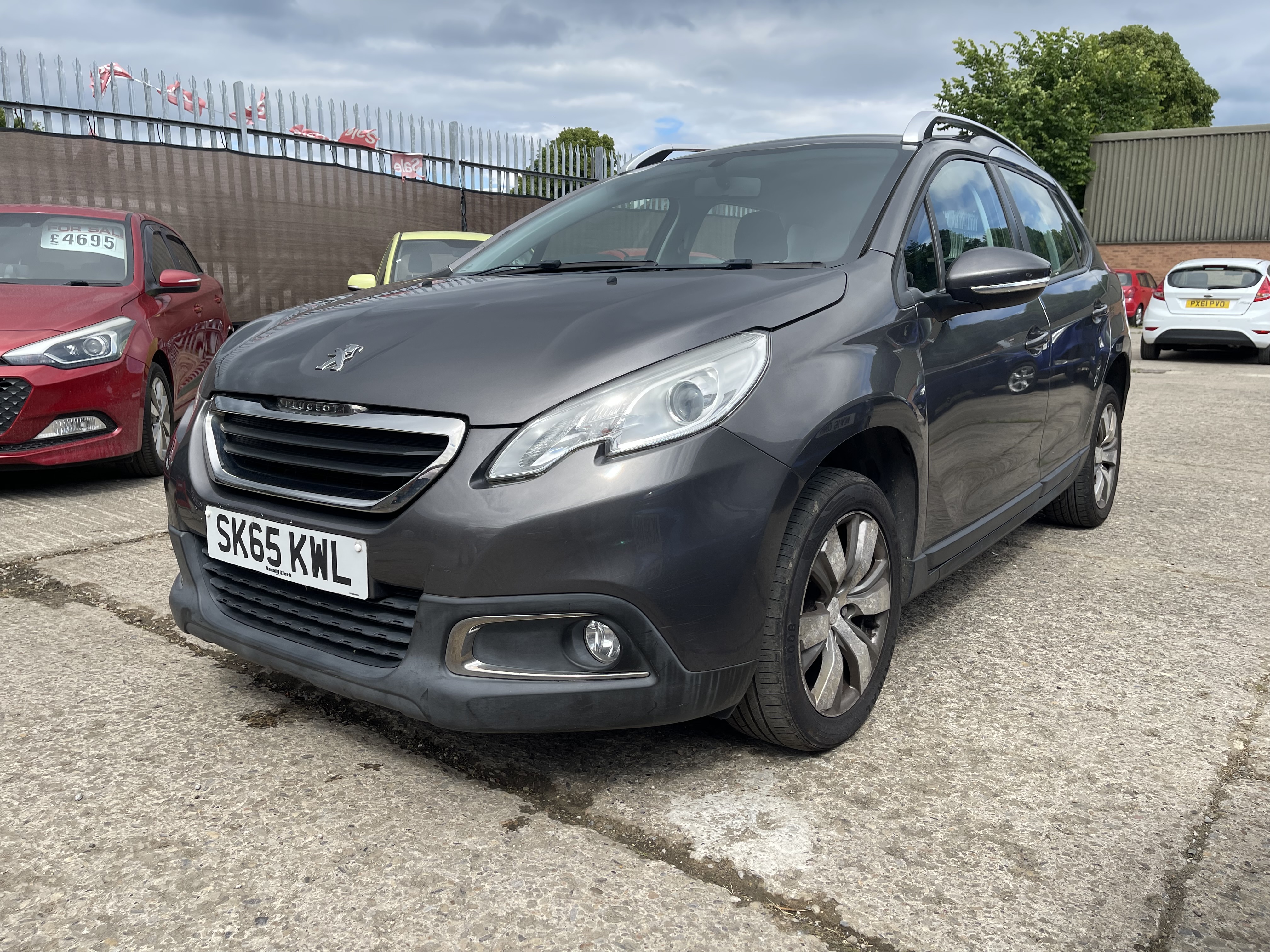 2015 PEUGEOT 2008 1.6 BlueHDi Active Peugeot 2008 1.6 BlueHDi Active view 3