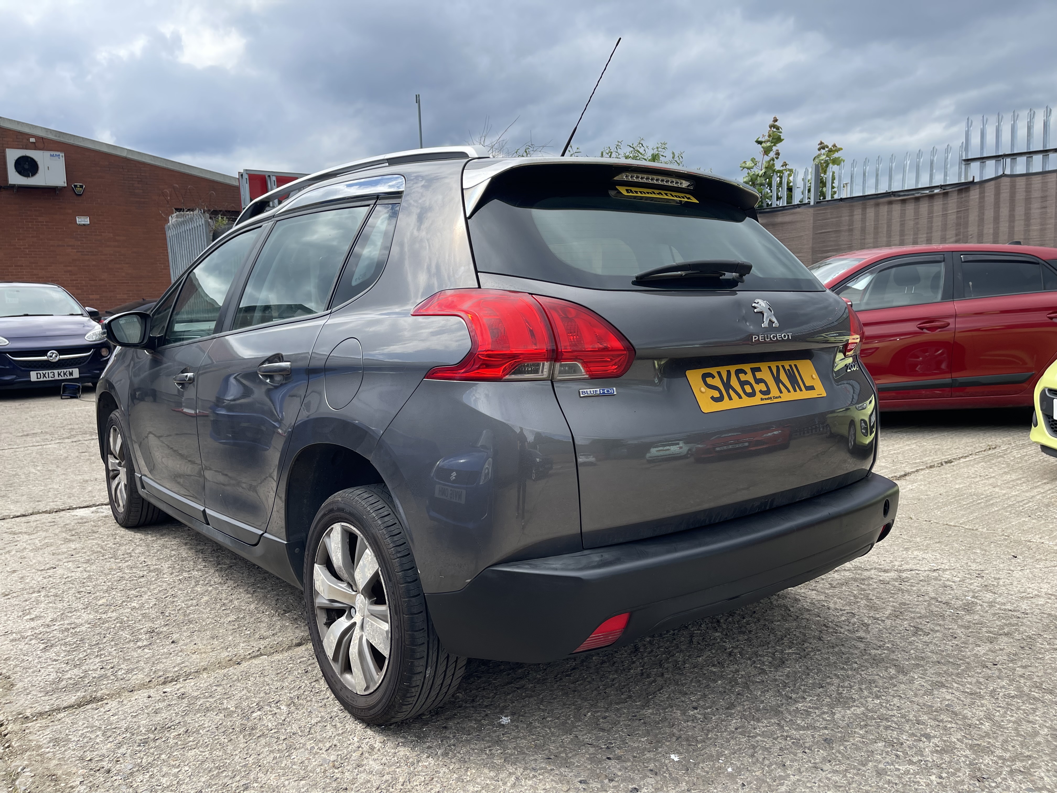 2015 PEUGEOT 2008 1.6 BlueHDi Active Peugeot 2008 1.6 BlueHDi Active view 4