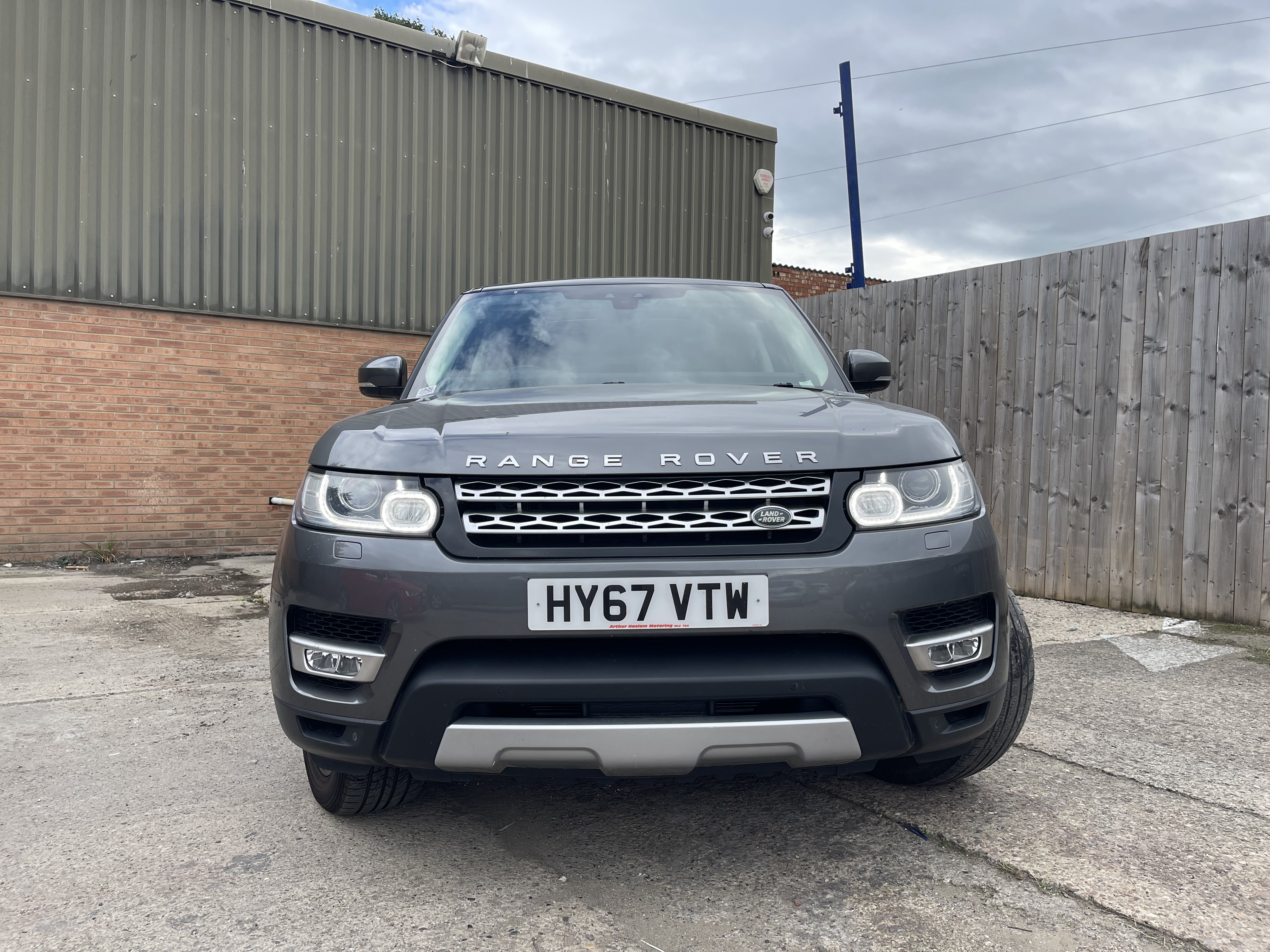 2017 Land Rover Range Rover Sport Land Rover Range Rover Sport 2.0 SD4 HSE Auto 4WD view 2