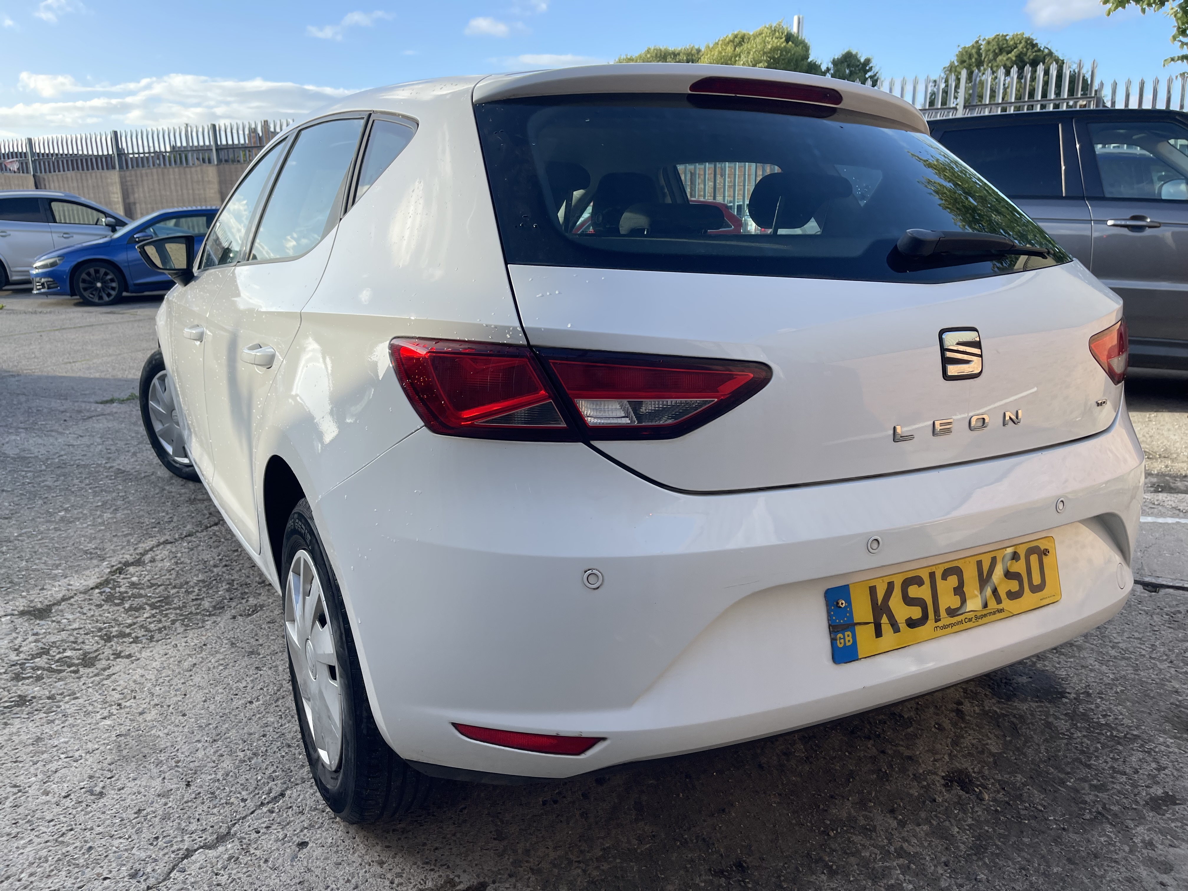 2013 Seat Leon 1.6 TDI CR S Euro 5 (s/s) 5dr view 4